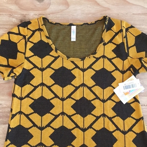 LuLaRoe CLASSIC T Jacquard Mustard Gold Aztec XS - Picture 2 of 4